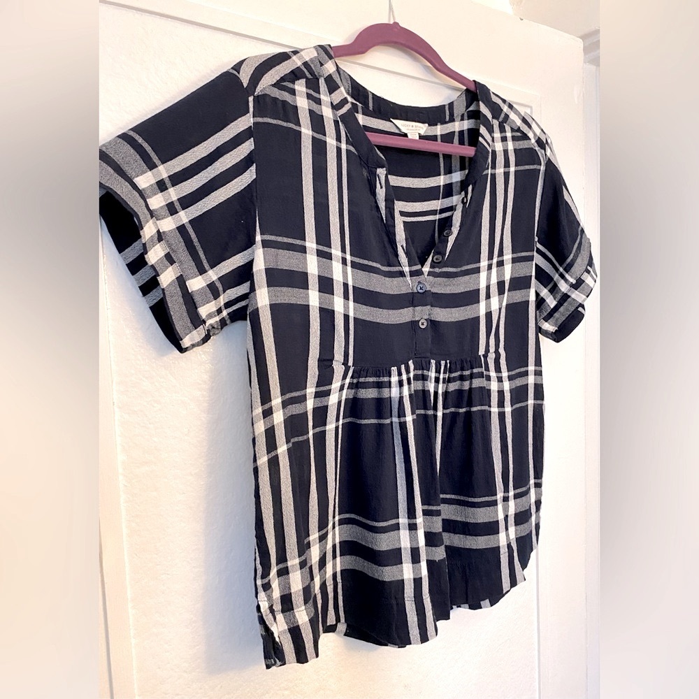 Lucky Brand Navy Plaid Top, Women’s Size Medium.